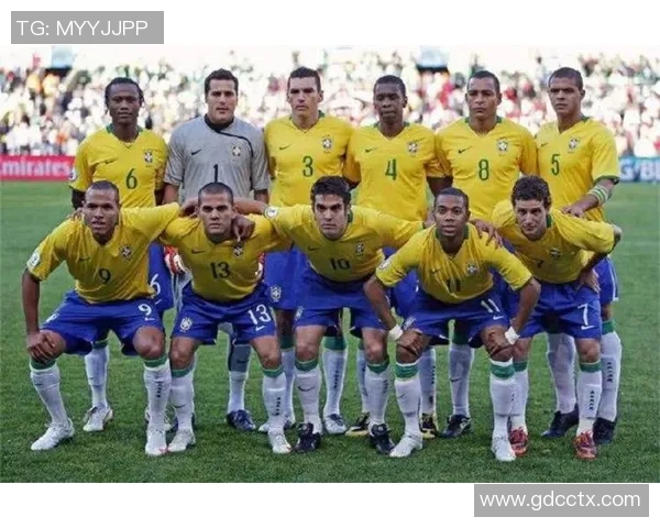 南京足球队在世界杯预选赛中以84分稳居积分榜首位，展现强劲实力